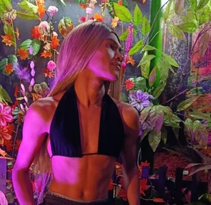 Karol_Vanessa__ Public 사진 4