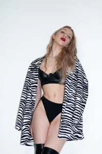 Emilly_Hart Cool vibe😎 Pic 4