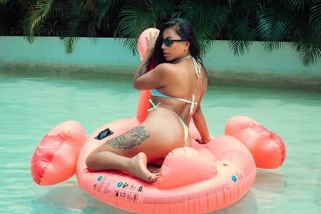 Amber_villalobos_ Sun, Pool and Amber! 😋 Pic 3