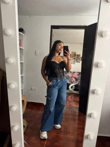 Laura-97 Public Foto 3