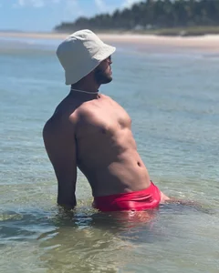 Seu desejo de Robysil  3 Imagens