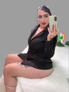 Let’s toast to luck, friendship, and happiness 🍀 od Chloe1126_  3 snímek