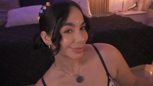 imLeanna_ You have a way of making temptation look effortless. Kuva 2