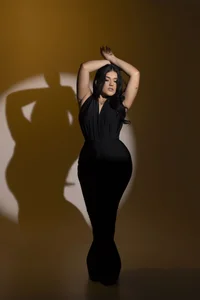 Maddysex_ Don't look too hard... you might fall in love with these curves. Pic 4