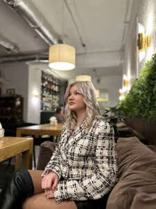 NicolleArrowsmith Public Pic 2