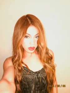 clara_evanss_s Here is this cute girl with red lips Immagine  7