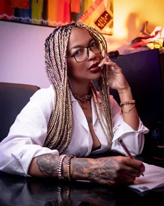 Kenya_carper Your favorite secretary Pic 3