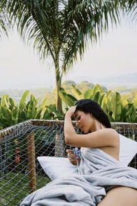 IsabelleFoxx_ Vacation🍉🌿🦜🌴🍀💚 Pic 2