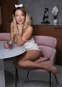 JuliaHyde Let's have coffee Foto 2