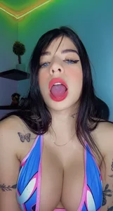 nurbanu_hatem Out hijab Foto