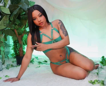 Madiee_Rhea A little green, a little luck and a lot of good vibes. 🍀 Poză 4