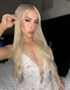 XBlonde_spiceX Cheeky teasers😜 Pic 3