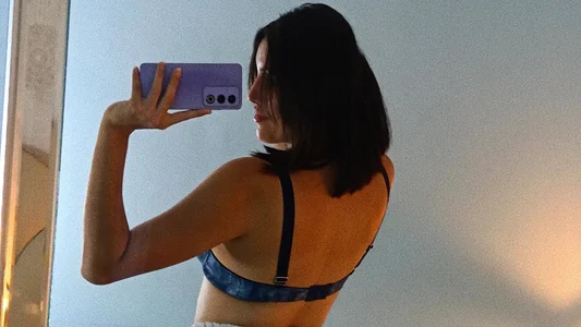 VENUSGREYS1 CUTE WOMAN Foto 2