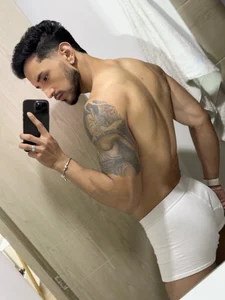 AxelKing1326 Public  2টি ছবি