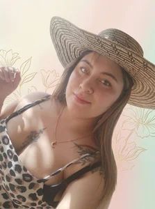 MiaBloom- Public Pic 6