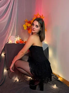 OneInaMILLION-- Don’t be scared, your cutest little devil is just here for some halloween fun 🥺😈🎃 Foto 3