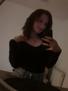 AlinaFoxyy Public Foto 4