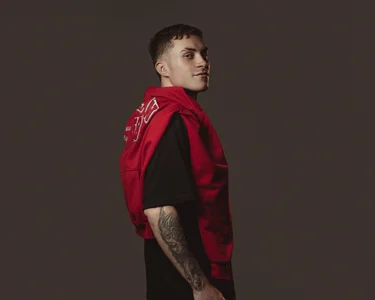 Lil_James: Silence, attitude and internal fire 🔥❤️ ( 2 фото)