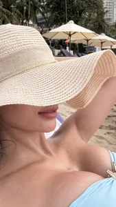 Public de LonelyMillionaire Foto 5