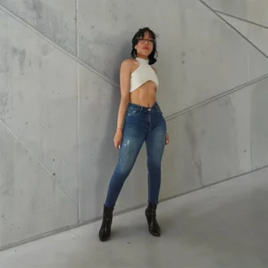 _zoe_bakerr Jean ✨  3. fénykép