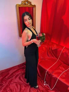 Natasha_Ferrec Between shadows and silk, I am waiting for you…😏 Billede