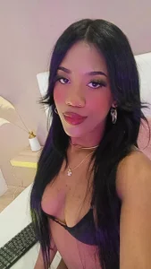 AlayshaJohnson Cute selfies! Pic 6