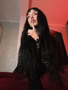 Red tights that you want to rip💔 od Somniyaa  4 snímek