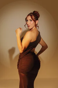 MiaFarrell_ Golden Curve Foto 7