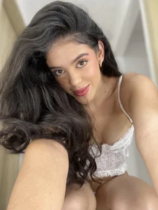 AngelinaRoss_ Selfie time Pic 2