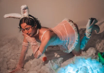 Brann_tadzio: This bunny behaves badly when people look at her like that🍆🐰 ( 4 фото)