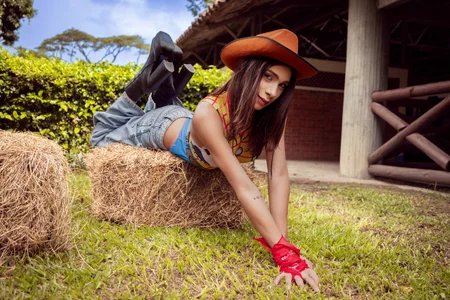 Madison_Medina BEAUTIFUL COWGIRL Pic 4