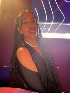 bella__honeyのIn a nice restaurant🩷🥩の 2枚の写真