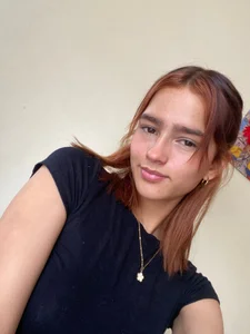 I’m live now, 8:30 AM to 3:30 PM (Colombia) 💕 I woke up thinking about you… wondering if you’d come od MelodyMansson  2 snímek