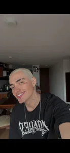 santikhalifa Kiss me Pic