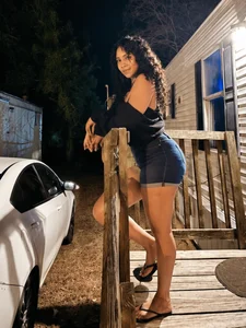 Queenlatinbeauty Public slika 2
