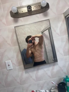 noah_red Public Gambar