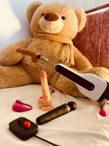 Charlottediolet: 🍆🔥🤤toys wauu would you like to play with me ( фото)