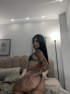 zoee_jackson So Good in green💚 slika 2