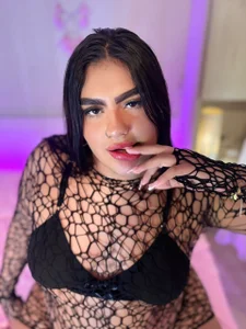 Curvy_Izzii Public Immagine  2