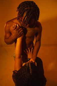 kaleb_violeta_1 Bodies in Collision 💥🫂 Bilde