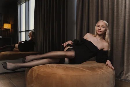 NyxBlonde little black dress Immagine  5