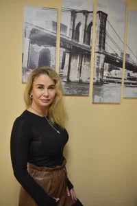 TiffanyThoughts Just me on my kitchen รูป 