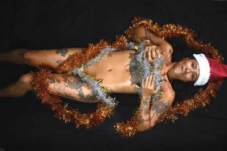 🎅✨ Santa’s Favorite Secret: A Naughty Christmas Album ✨🔥 de AllanaSquirt  4 photos