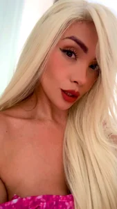 LindaSilverstone Your barbie girl🍓 Pic 2