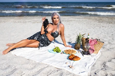 Squirt_Tanya in case you have fantasies with me on the beach Bilde 5