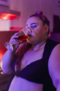 Jones_alexia: We had a drink? ( 2 фото)