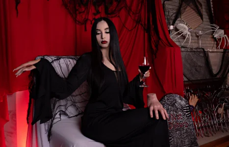 MeganTB This is halloween! 😈 Pic