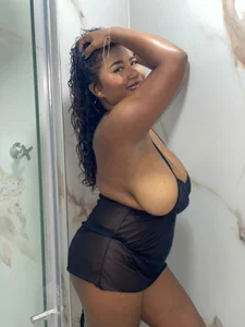 LaylaRhodes UNA DELICIOSA DUCHA Pic 2