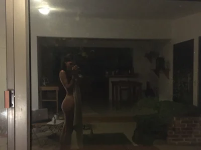 Public de TheGirlWhoStandsUp  4 Imagens