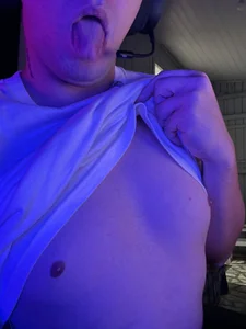 MathiewFemboy Public รูป  5